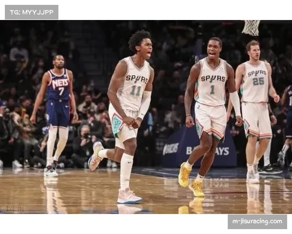 报道:明日背靠背对阵篮网,黄蜂宣布三名主力轮休引发策略讨论