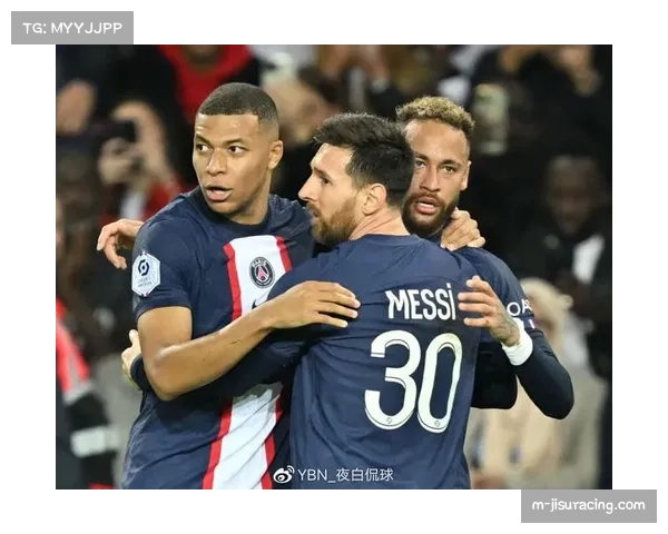 巴黎圣日耳曼战术体系分析，高位逼抢与传控结合的攻防转换